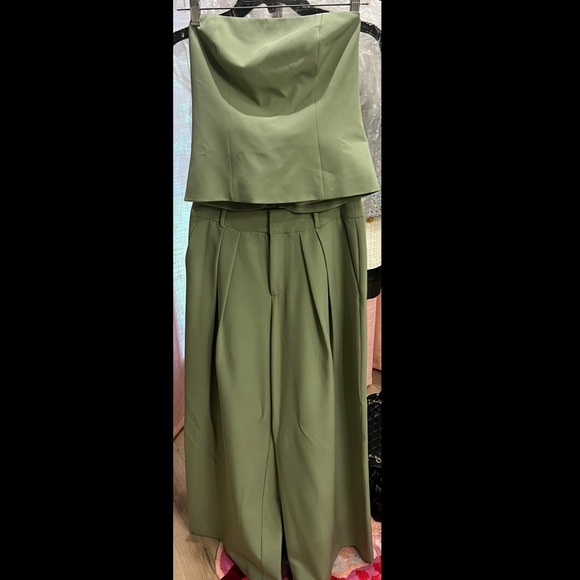 Valeria Green Suiting Set Wide Leg Pants & Top NWT - Picture 10 of 10